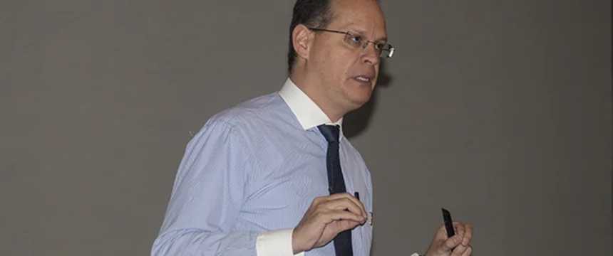 webnota_conferencia_andres_franco_utadeo_en_la_antartida_20170406_001.jpg