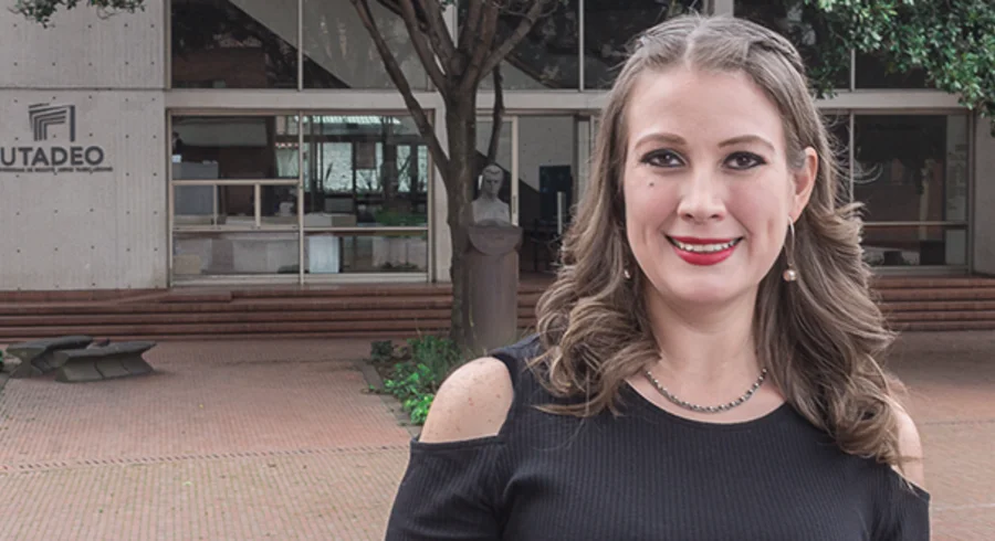 monica.pe_.alosa_.mujer_.investigadora.profesora.-facultad-de-ciencias-economicas-y-administrativas-utadeo.png