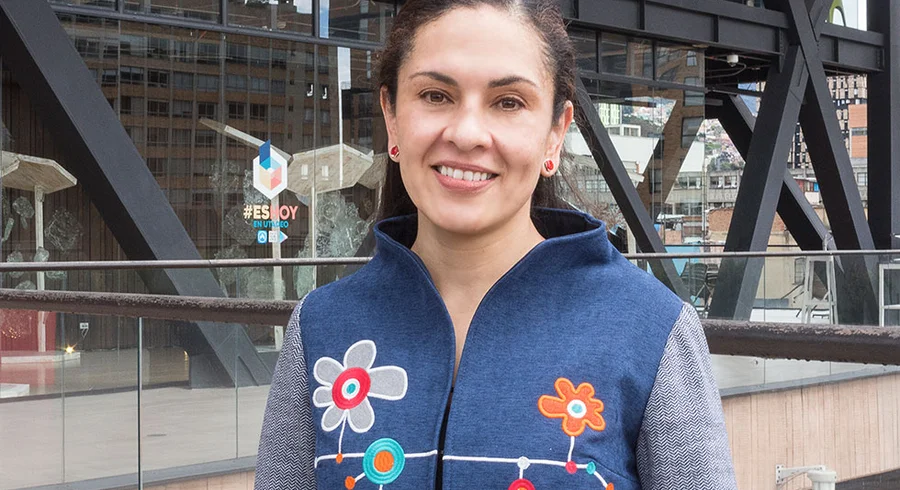 claudia.angelica.reyes_.profesora.facultad.de_.artes_.y.dise_.o.mujer_.investigadora.utadeo.jpg