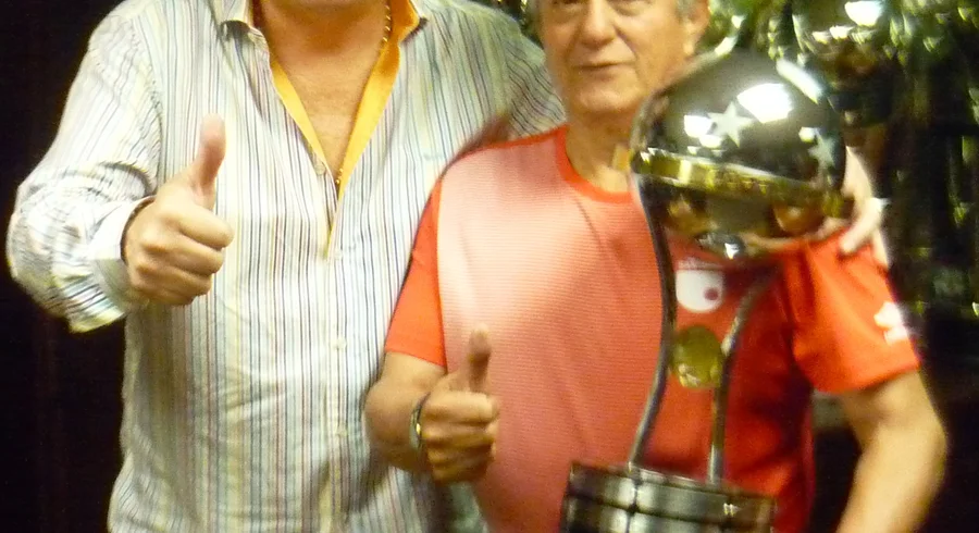 con_el_presidente_cesar_pastrana_y_la_copa_suramericana.jpg